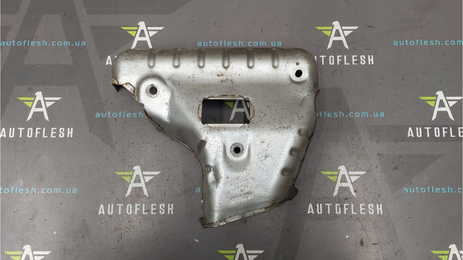Экран выпускного коллектора 8200065344, 1.4 8V K7J Dacia Renault бу